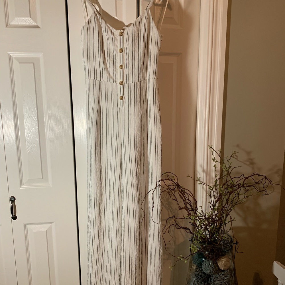 Jumpsuit with keyhole back and tie